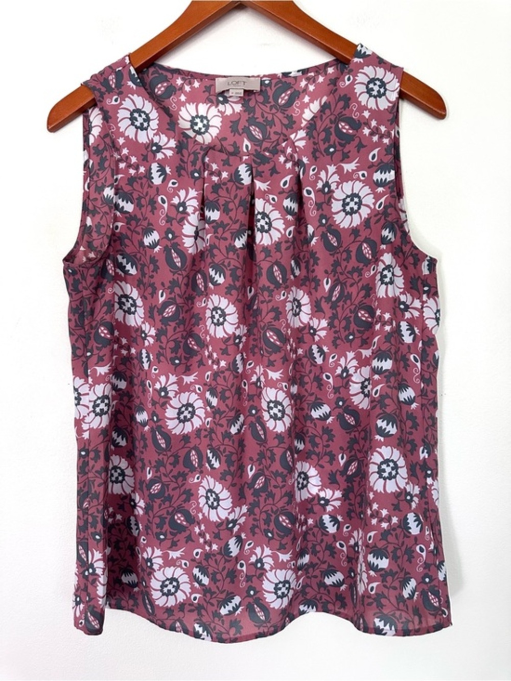 LOFT Rose Floral Pleated Lightweight Sleeveless Top Size Medium